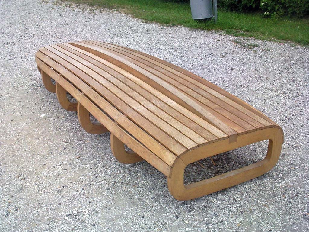 wooden bench |